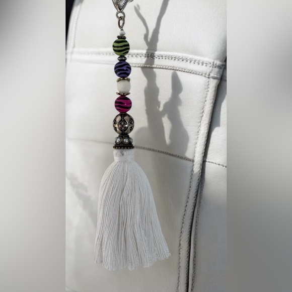 Boho tassel & glass beads Bag Charm / keychain / bag Charm – Leather Tassel. - Picture 3 of 4